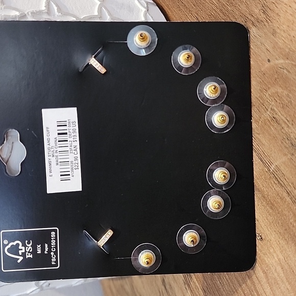 Torrid - Spooky Ghost Stud Set & Cuff​​​​​​ - Picture 2 of 9